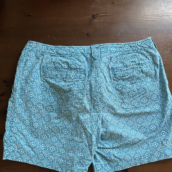Old Navy Blue and White shorts women size 12 - Picture 2 of 4